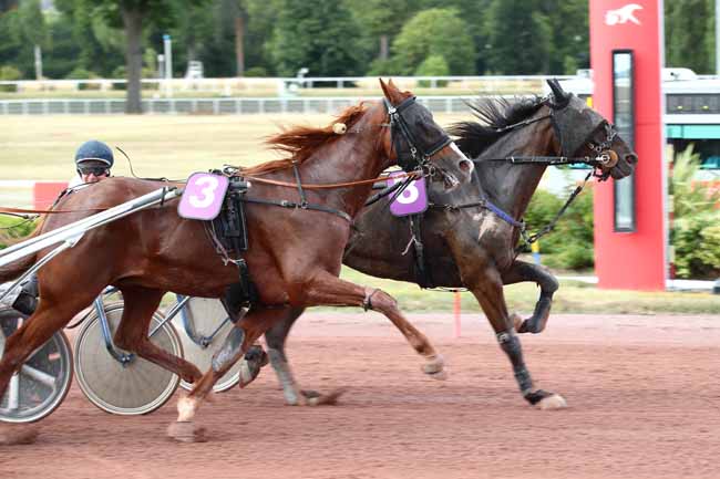 Photo d'arrivée de la course pmu PRIX DE LA PLACE RODIN à ENGHIEN le Mercredi 19 juillet 2023