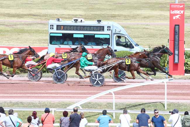 Photo d'arrivée de la course pmu PRIX DE MILAN à ENGHIEN le Samedi 22 juillet 2023