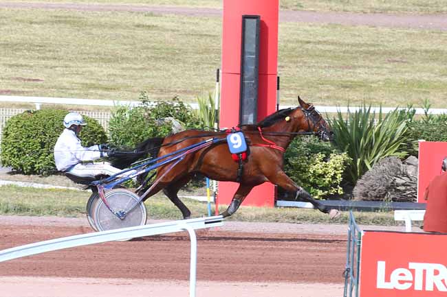 Photo d'arrivée de la course pmu PRIX DE LA PORTE MONTMARTRE à ENGHIEN le Samedi 22 juillet 2023