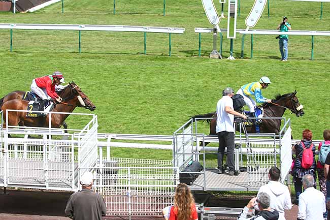 Photo d'arrivée de la course pmu PRIX DU POLYGONE à COMPIEGNE le Lundi 24 juillet 2023