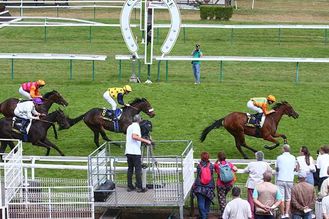 Photo d'arrivée de la course pmu PRIX DE LA THIERACHE à COMPIEGNE le Lundi 24 juillet 2023
