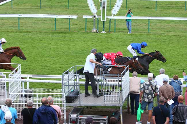 Photo d'arrivée de la course pmu PRIX PELLEAS à COMPIEGNE le Lundi 24 juillet 2023