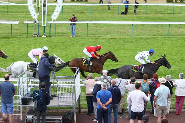 Photo d'arrivée de la course pmu PRIX DES HAUTS-DE-FRANCE à COMPIEGNE le Lundi 24 juillet 2023