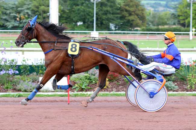 Photo d'arrivée de la course pmu PRIX HENRI BALLIERE à CABOURG le Vendredi 28 juillet 2023