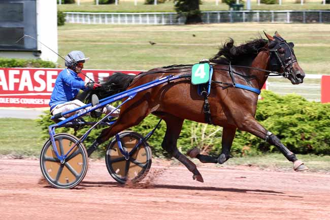 Photo d'arrivée de la course pmu PRIX DE CLICHY à ENGHIEN le Dimanche 30 juillet 2023