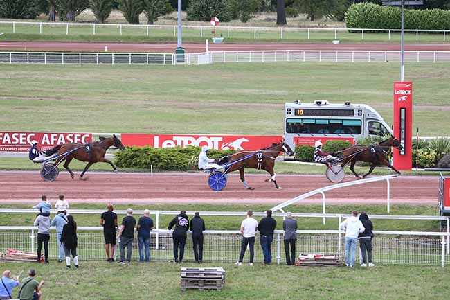 Photo d'arrivée de la course pmu PRIX DU PRE SAINT-GERVAIS à ENGHIEN le Mercredi 2 août 2023