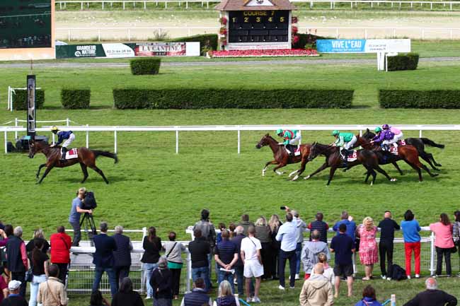 Photo d'arrivée de la course pmu PRIX DE LA FROMAGERIE GRAINDORGE (PRIX DE JERSEY) à CLAIREFONTAINE le Vendredi 4 août 2023