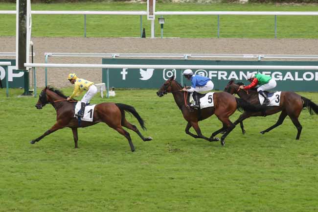 Photo d'arrivée de la course pmu PRIX DU BOURG SAINT-LEONARD à DEAUVILLE le Samedi 5 août 2023