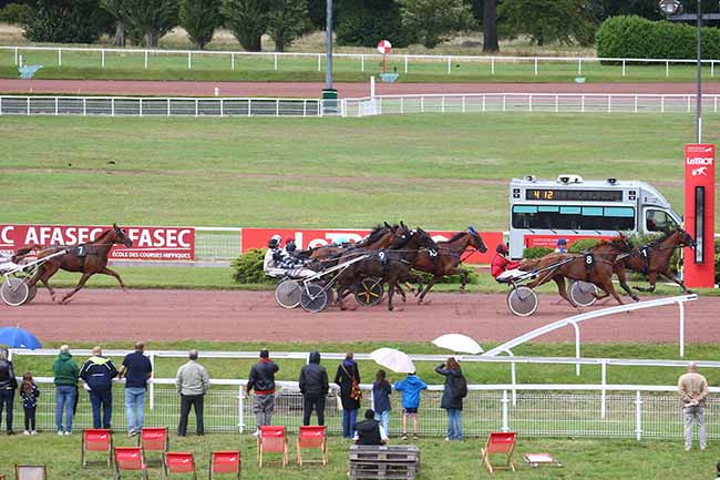 Photo d'arrivée de la course pmu PRIX DE L'HERAULT à ENGHIEN le Samedi 5 août 2023