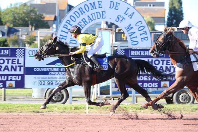 Photo d'arrivée de la course pmu PRIX JACQUES GIBOIRE à SAINT MALO le Mercredi 9 août 2023