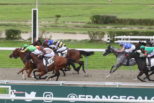 Photo d'arrivée de la course pmu PRIX DE CLARBEC à DEAUVILLE le Samedi 12 août 2023