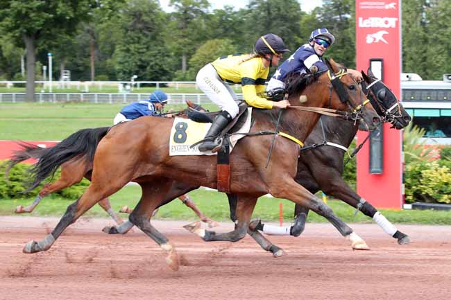 Photo d'arrivée de la course pmu PRIX DE LONDRES à ENGHIEN le Dimanche 13 août 2023