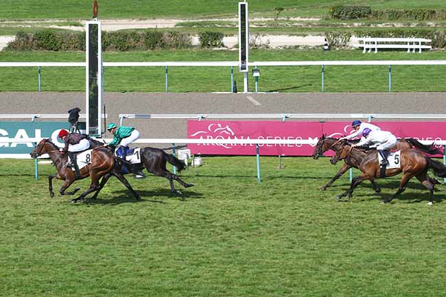 Photo d'arrivée de la course pmu CRITERIUM DU FONDS EUROPEEN DE L'ELEVAGE à DEAUVILLE le Jeudi 17 août 2023