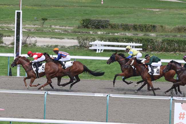 Photo d'arrivée de la course pmu PRIX DU MESNIL-OGER à DEAUVILLE le Samedi 19 août 2023
