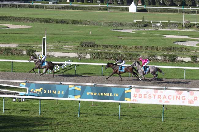 Photo d'arrivée de la course pmu SUMBE PRIX DE SAINT-SYMPHORIEN à DEAUVILLE le Dimanche 20 août 2023