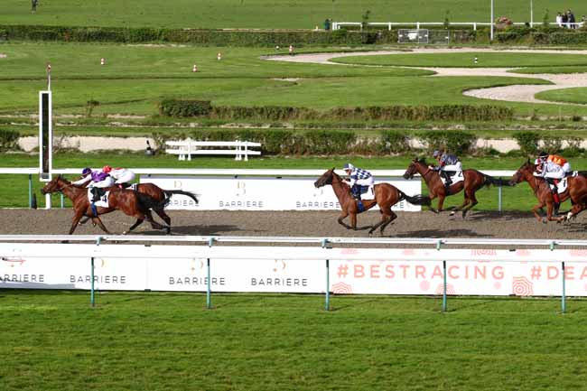 Photo d'arrivée de la course pmu PRIX CASINO BARRIERE TROUVILLE à DEAUVILLE le Dimanche 27 août 2023