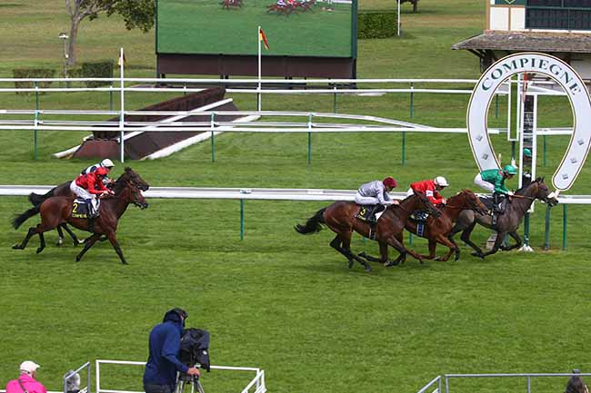Photo d'arrivée de la course pmu PRIX DE L'AVESNOIS à COMPIEGNE le Mercredi 30 août 2023