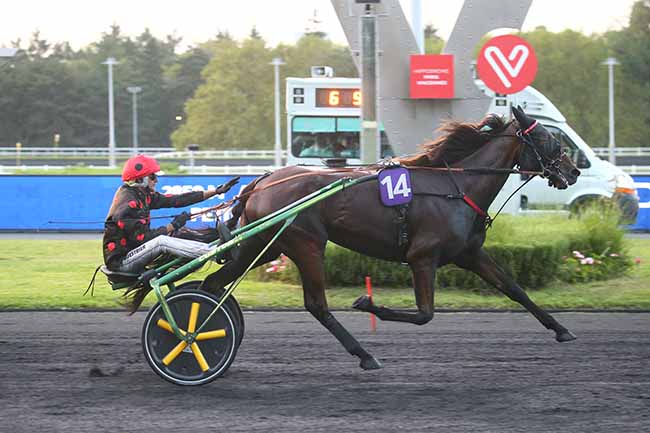 Photo d'arrivée de la course pmu PRIX HELENA à PARIS-VINCENNES le Mardi 5 septembre 2023