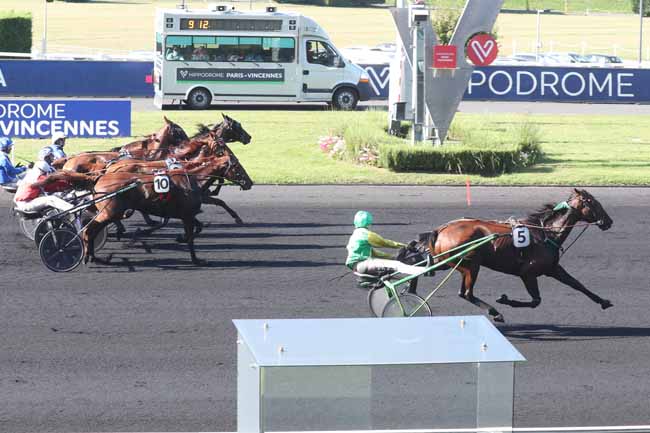 Photo d'arrivée de la course pmu PRIX DE BASTIA à PARIS-VINCENNES le Jeudi 7 septembre 2023