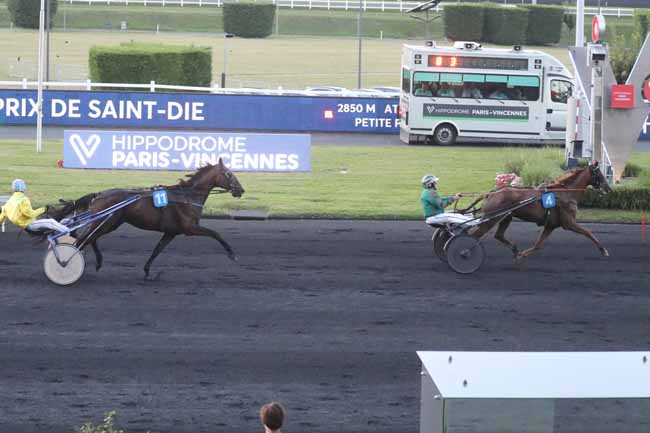 Photo d'arrivée de la course pmu PRIX DE SAINT-DIE à PARIS-VINCENNES le Jeudi 7 septembre 2023
