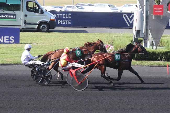Photo d'arrivée de la course pmu PRIX DU MONT-SAINT MICHEL à PARIS-VINCENNES le Samedi 9 septembre 2023