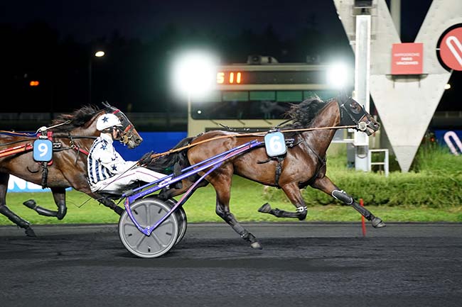 Photo d'arrivée de la course pmu PRIX CENTAURUS à PARIS-VINCENNES le Mardi 19 septembre 2023