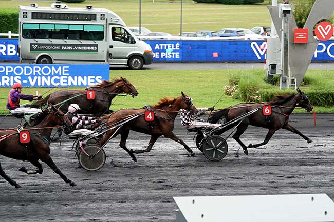 Photo d'arrivée de la course pmu PRIX DE CORBEIL à PARIS-VINCENNES le Jeudi 21 septembre 2023