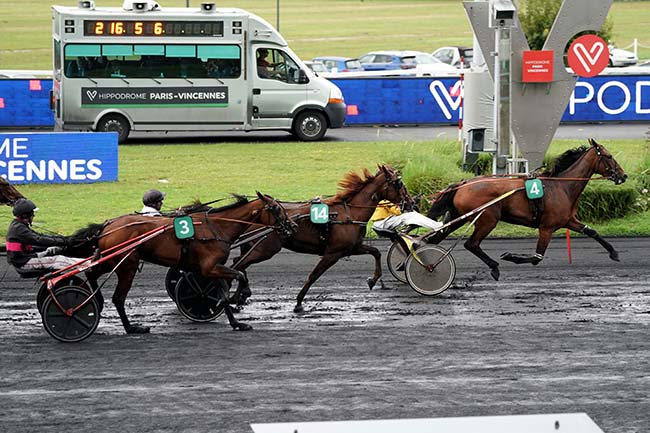 Photo d'arrivée de la course pmu PRIX DE NARBONNE à PARIS-VINCENNES le Jeudi 21 septembre 2023