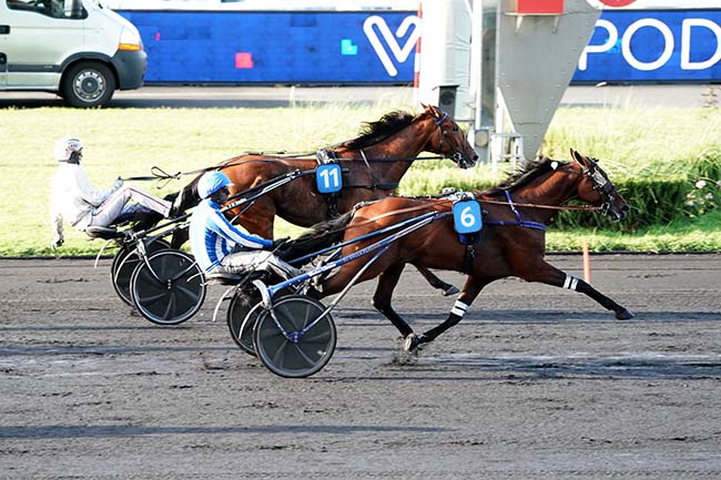 Photo d'arrivée de la course pmu PRIX DE MEHUN-SUR-YEVRE à PARIS-VINCENNES le Jeudi 21 septembre 2023