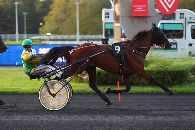 Photo d'arrivée de la course pmu PRIX CLEOMEDE à PARIS-VINCENNES le Vendredi 22 septembre 2023