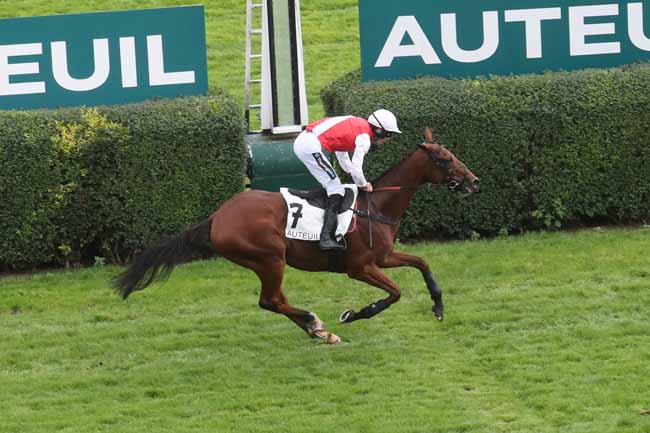 Photo d'arrivée de la course pmu PRIX VIOLON II à AUTEUIL le Samedi 23 septembre 2023