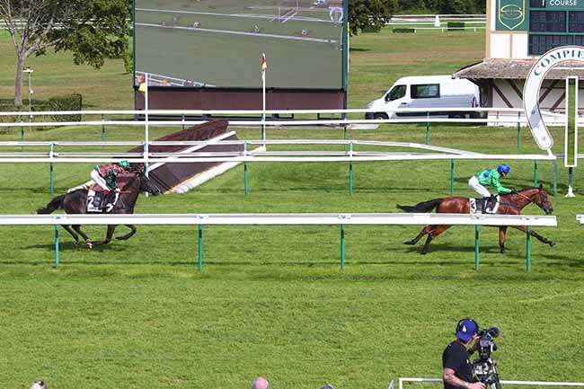 Photo d'arrivée de la course pmu PRIX D'AIX à COMPIEGNE le Mardi 26 septembre 2023