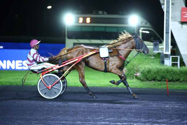 Photo d'arrivée de la course pmu PRIX HEKATE à PARIS-VINCENNES le Mardi 26 septembre 2023