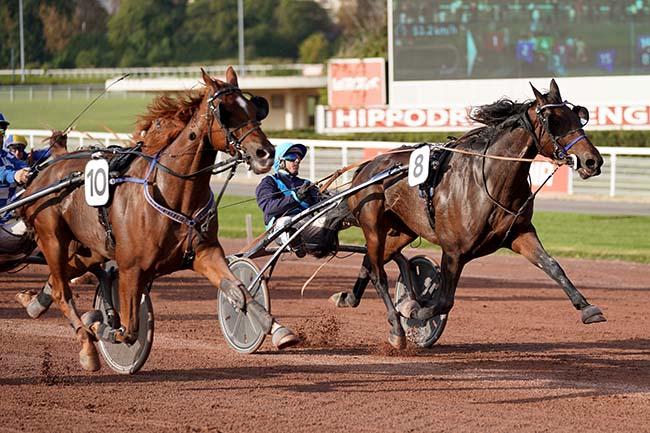 Photo d'arrivée de la course pmu PRIX DE JARNAC à ENGHIEN le Samedi 30 septembre 2023