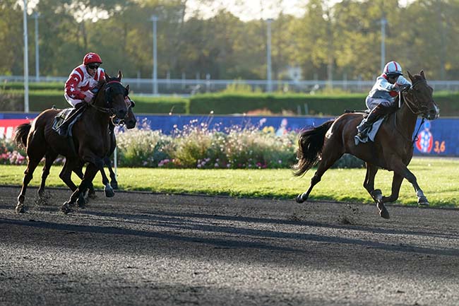 Photo d'arrivée de la course pmu PRIX JEAN MARY à PARIS-VINCENNES le Mardi 3 octobre 2023