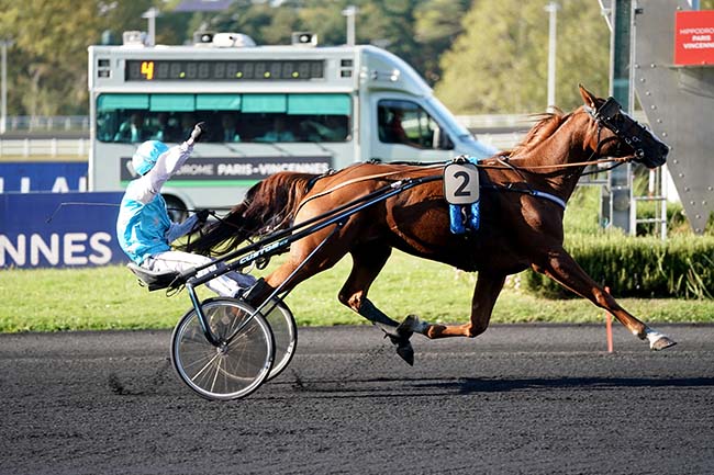 Photo d'arrivée de la course pmu PRIX ELIANE DE BELLAIGUE à PARIS-VINCENNES le Vendredi 6 octobre 2023
