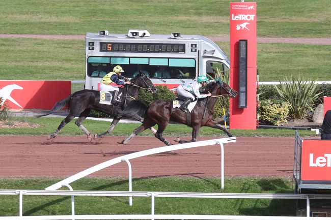 Photo d'arrivée de la course pmu PRIX DE MAUPERTHUIS à ENGHIEN le Lundi 9 octobre 2023