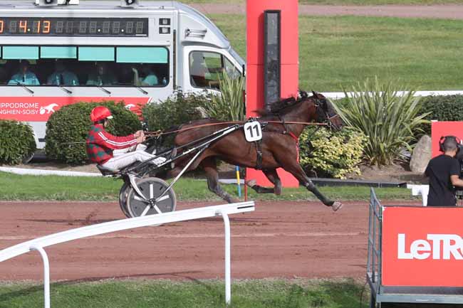 Photo d'arrivée de la course pmu PRIX LORD WILLIAMS à ENGHIEN le Mercredi 11 octobre 2023