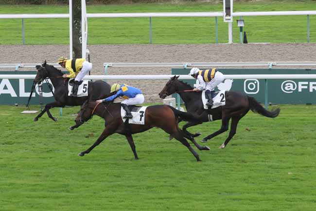 Photo d'arrivée de la course pmu PRIX VULCAIN à DEAUVILLE le Jeudi 19 octobre 2023