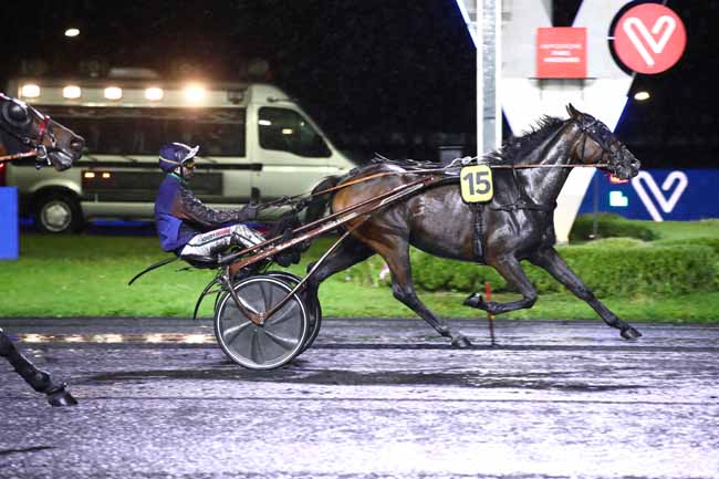 Photo d'arrivée de la course pmu PRIX ASPASIA à PARIS-VINCENNES le Vendredi 20 octobre 2023