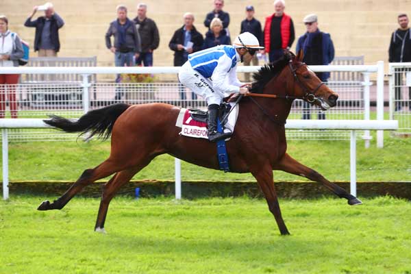 Photo d'arrivée de la course pmu PRIX ZETURF (PRIX MADINA) à CLAIREFONTAINE le Vendredi 20 octobre 2023