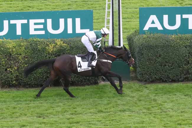 Photo d'arrivée de la course pmu PRIX MONCOURT à AUTEUIL le Mardi 24 octobre 2023