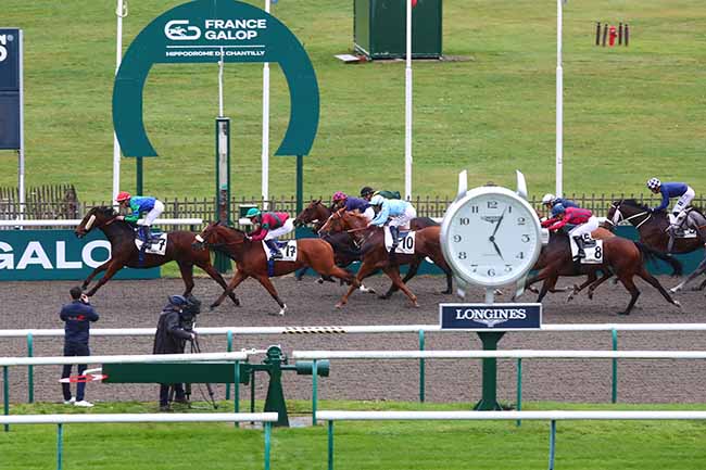 Photo d'arrivée de la course pmu PRIX DE L'ABBAYE DE LA VICTOIRE à CHANTILLY le Vendredi 27 octobre 2023