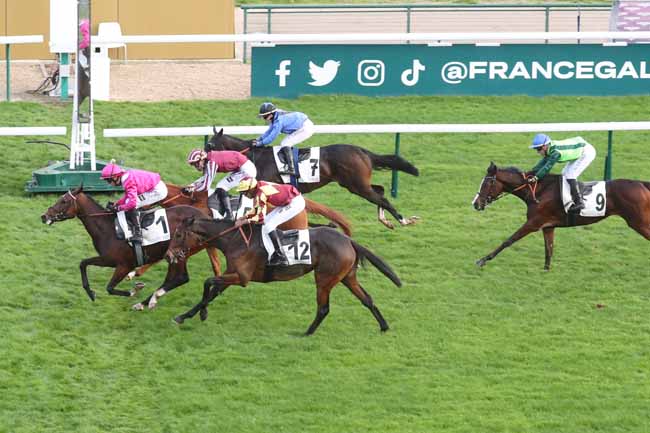 Photo d'arrivée de la course pmu PRIX DE PONTHIEU à LONGCHAMP le Dimanche 29 octobre 2023