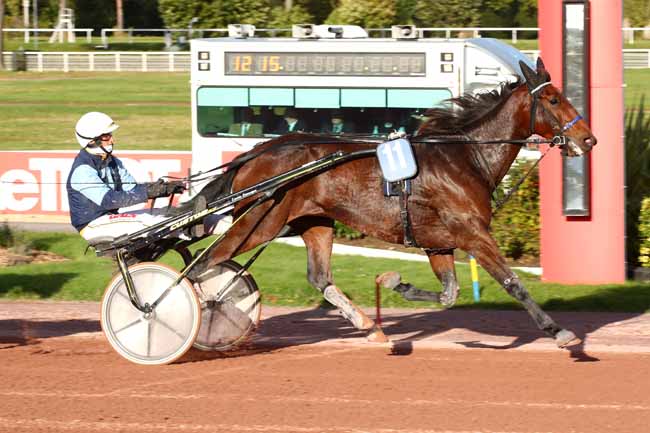 Photo d'arrivée de la course pmu PRIX DE LA PORTE BRANCION à ENGHIEN le Dimanche 29 octobre 2023