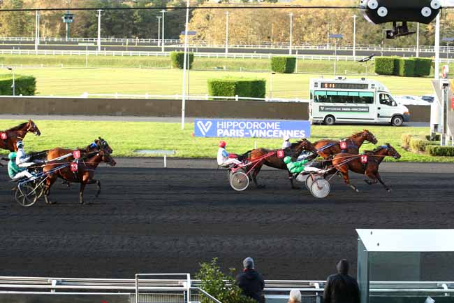 Photo d'arrivée de la course pmu PRIX D'ISIGNY à PARIS-VINCENNES le Lundi 6 novembre 2023