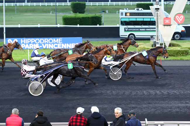 Photo d'arrivée de la course pmu PRIX DE MAURE-DE-BRETAGNE à PARIS-VINCENNES le Lundi 6 novembre 2023
