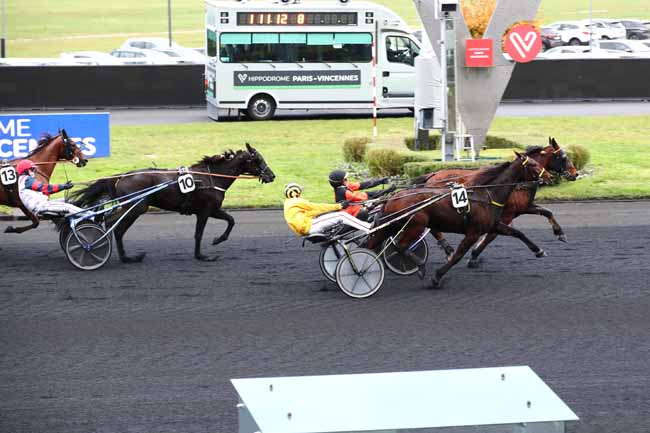 Photo d'arrivée de la course pmu PRIX DE CORMELLES à PARIS-VINCENNES le Jeudi 9 novembre 2023