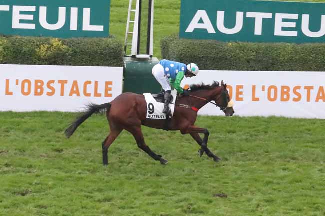 Photo d'arrivée de la course pmu PRIX CACAO à AUTEUIL le Samedi 11 novembre 2023
