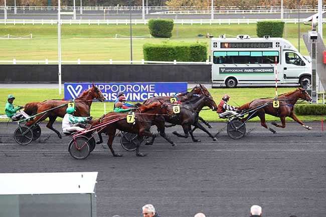 Photo d'arrivée de la course pmu PRIX D'ARGENTAN à PARIS-VINCENNES le Lundi 13 novembre 2023